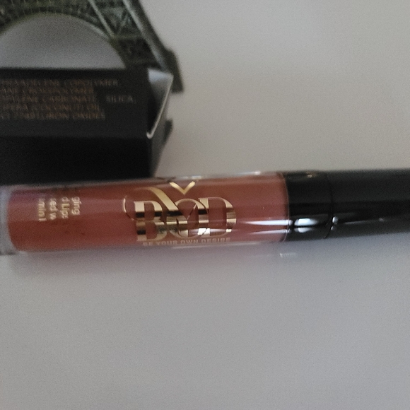 Lip gloss NWT - Picture 3 of 7